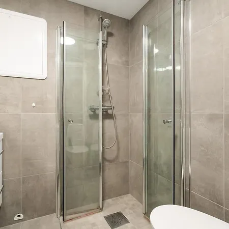 Bb I 4 Spacious Bedrooms In Centre Lejlighed *