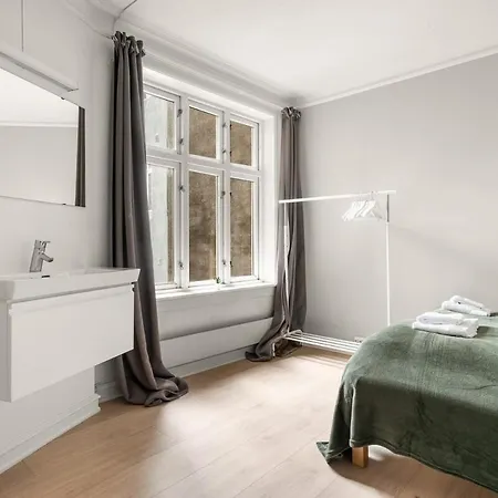 Bb I 4 Spacious Bedrooms In Centre Lejlighed